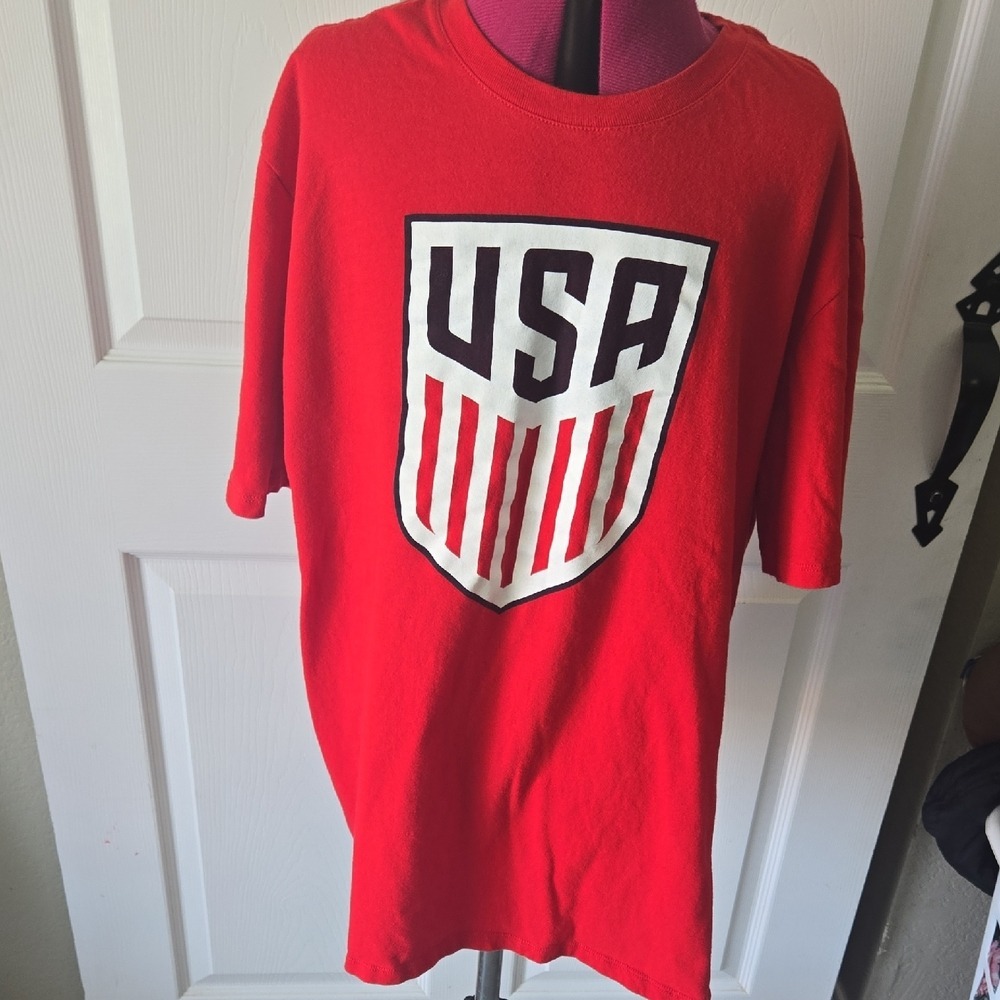Nike USA Soccer T-Shirt Mens Large Red Graphic Crest Athletic Cut Tee